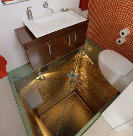 Badezimmer mit transparant Glasboden Badezimmer mit transparant Glasboden