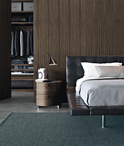 begehbarer-kleiderschrank-hinter-bett (6)