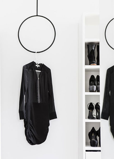 begehbarer-schrank-platz-schuhe-kollektion