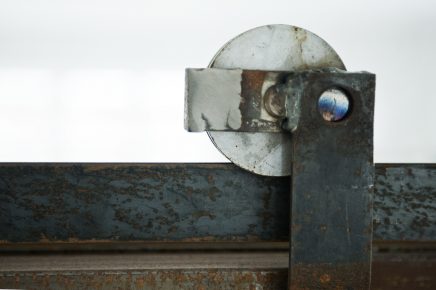 danische-wohnung-mit-industrie-details-von-kunstler-gitte-1