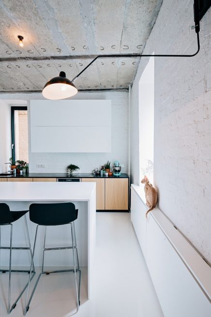 ein-blick-hinter-die-kulissen-einer-harten-industrie-wohnung-in-moskau-12