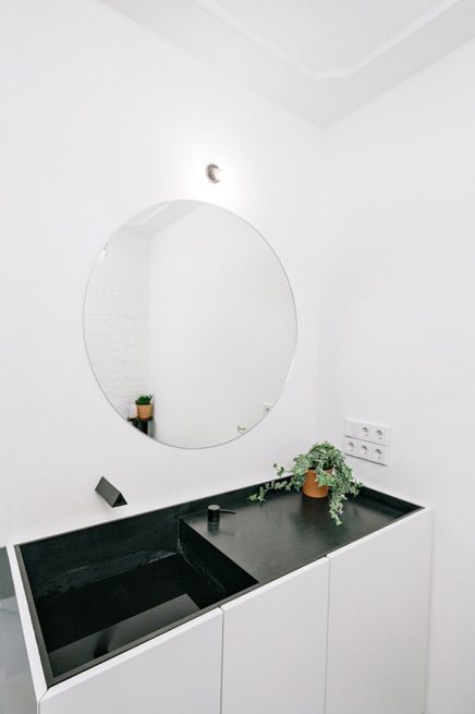 ein-blick-hinter-die-kulissen-einer-harten-industrie-wohnung-in-moskau-22