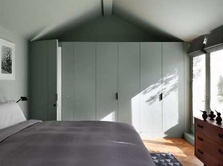 einbauschrank-in-schrage-wand (5)