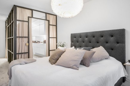 inspirierende-begehbarer-kleiderschrank-schwarzen-rahmen