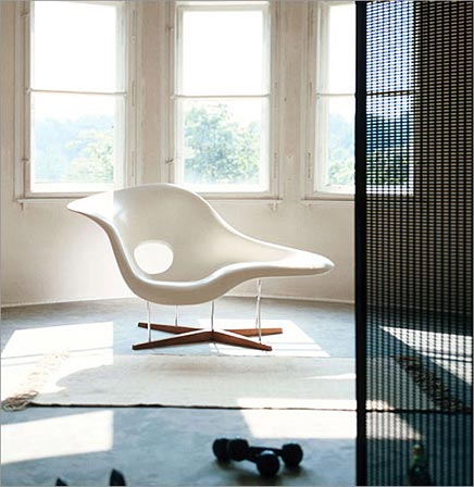 La Chaise von Charles und Ray Eames