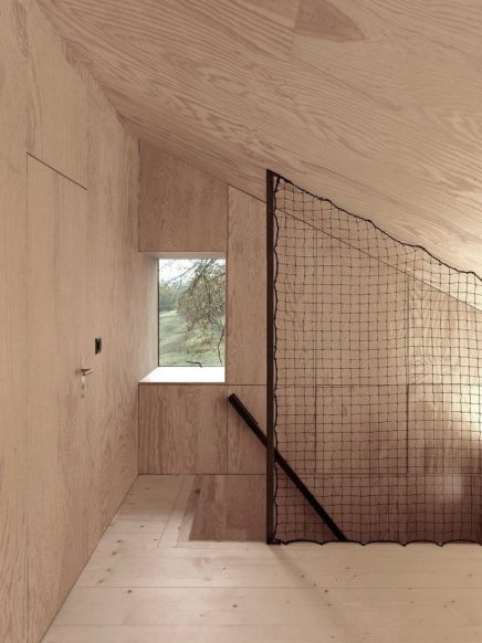 netze-als-treppengelander-trennwand-oder-ganze-wand-4