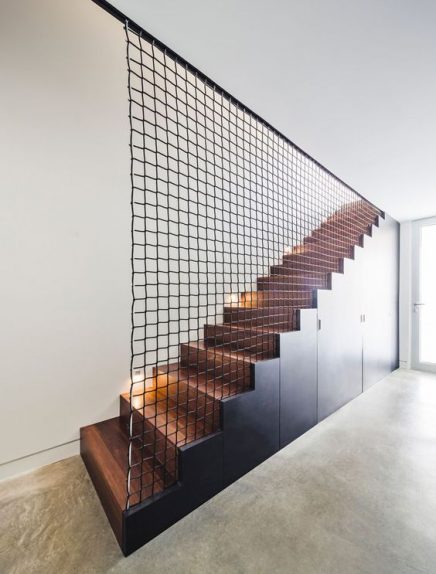 netze-als-treppengelander-trennwand-oder-ganze-wand-9