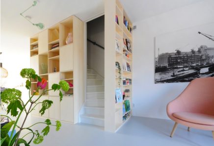 offene-treppe-mit-geschlossener-tur-9