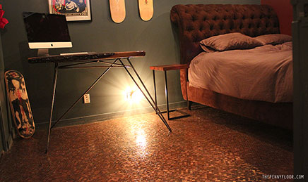 Schlafzimmer mit Boden von Münzen Schlafzimmer mit Boden von Münzen