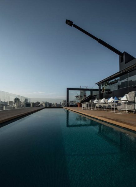 ultra-luxus-dachterrasse-mit-grosem-schwimmbad-5