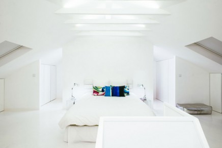weis-schlafzimmer-badezimmer-kombination-dachgeschoss (7)
