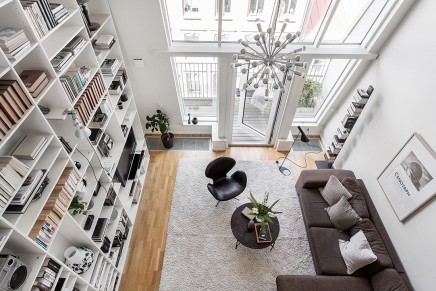 wohnzimmer-funf-meter-hohen-decke (1)