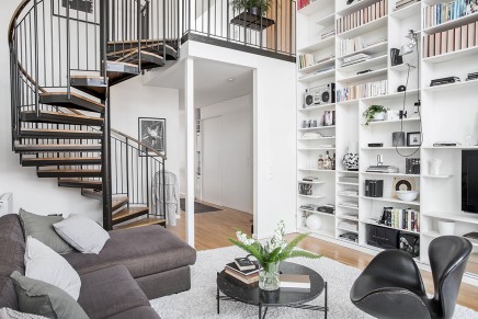 wohnzimmer-funf-meter-hohen-decke